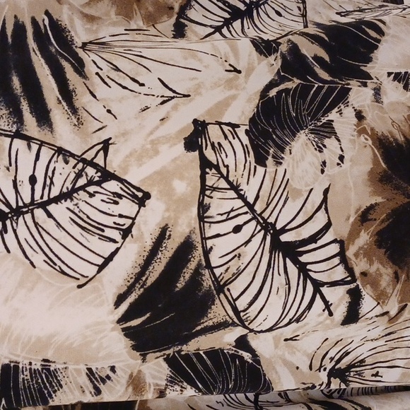 $4 Add-on Leafy Half-Sleeve Blouse - Size XL - Picture 5 of 5